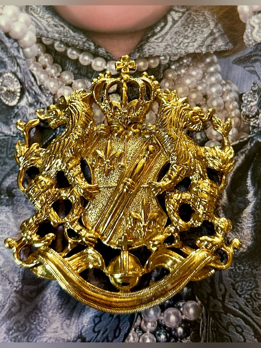 Vintage Joan Rivers Heraldic Crest Brooch RARE Griffins Dragon Lions - Picture 15 of 15